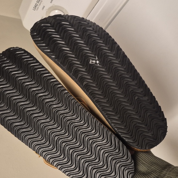 Olivia & Kate Clogs (91/2) Nwt - Picture 7 of 9